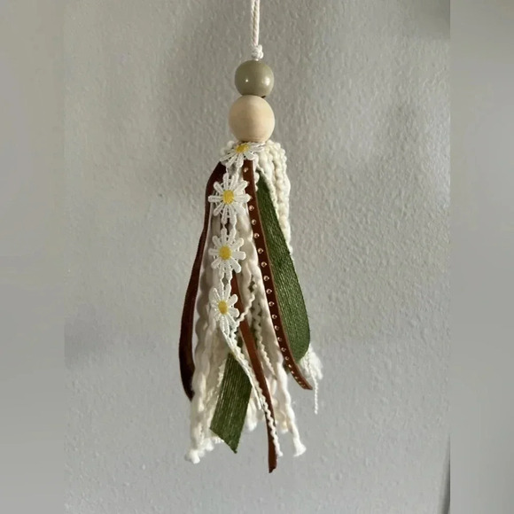 Bible Tassel - Picture 2 of 5